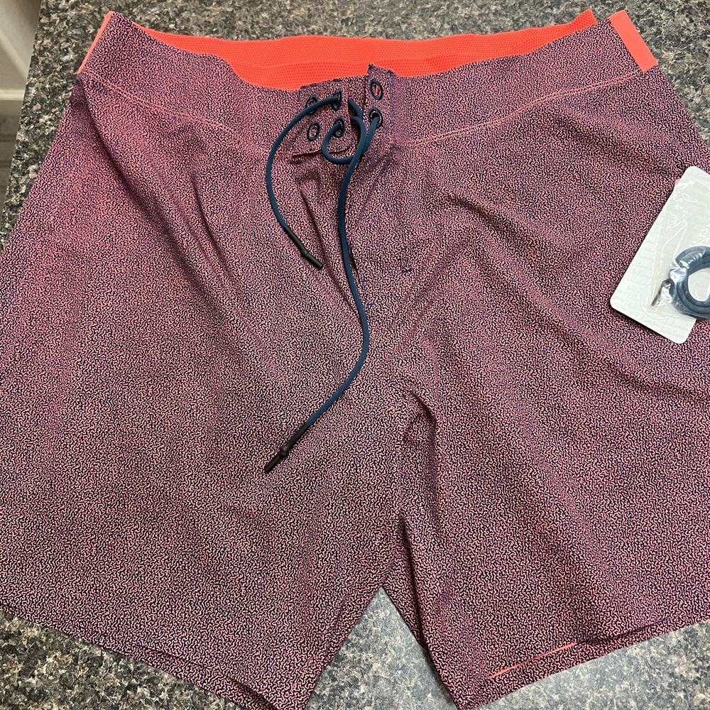 Lululemon mens El Current Short 
9” lined. Size 40